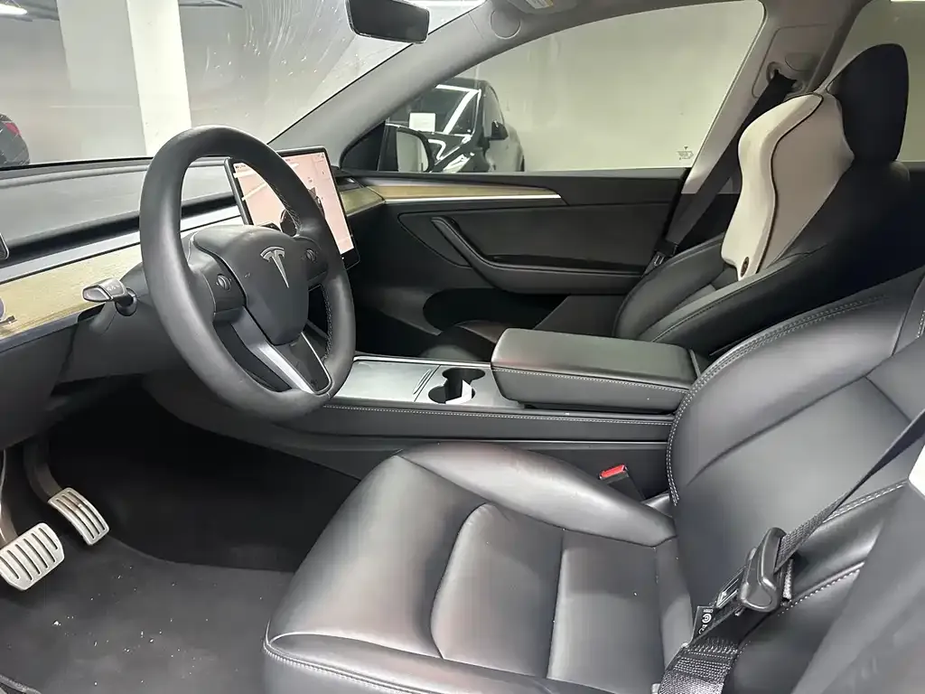 Tesla Model Y — фото 8