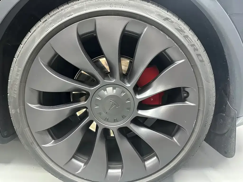 Tesla Model Y — фото 7