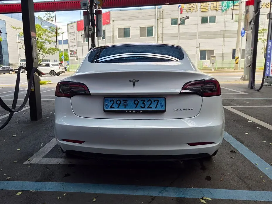 Tesla Model 3 — фото 10