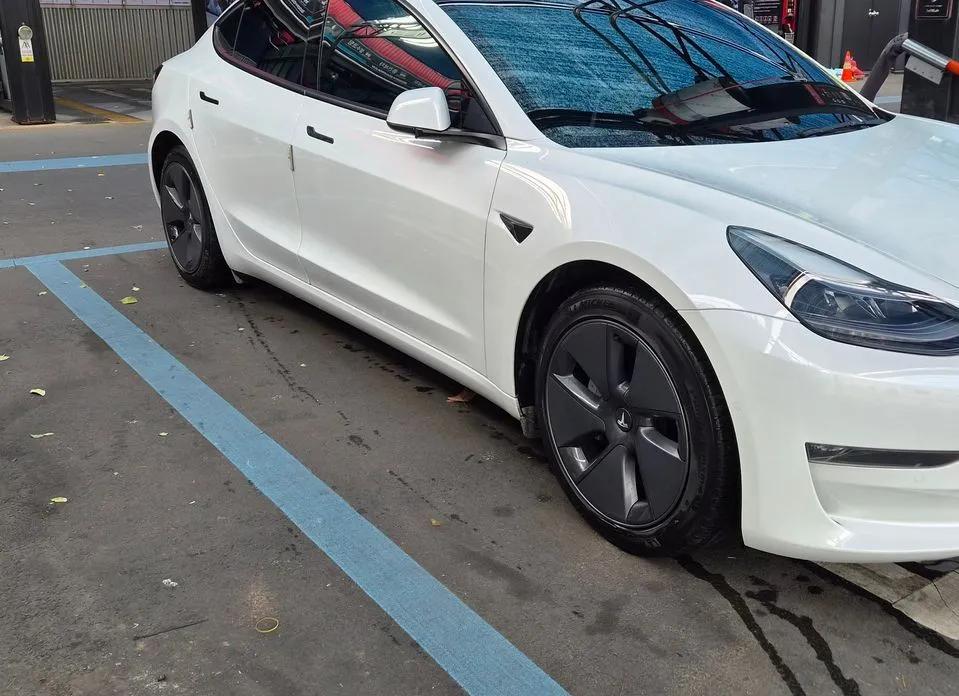Tesla Model 3 — фото 9