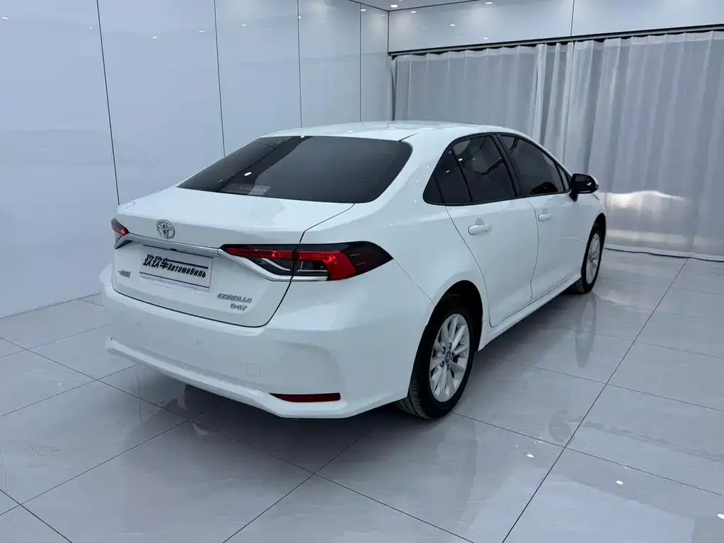 Toyota Corolla — фото 2
