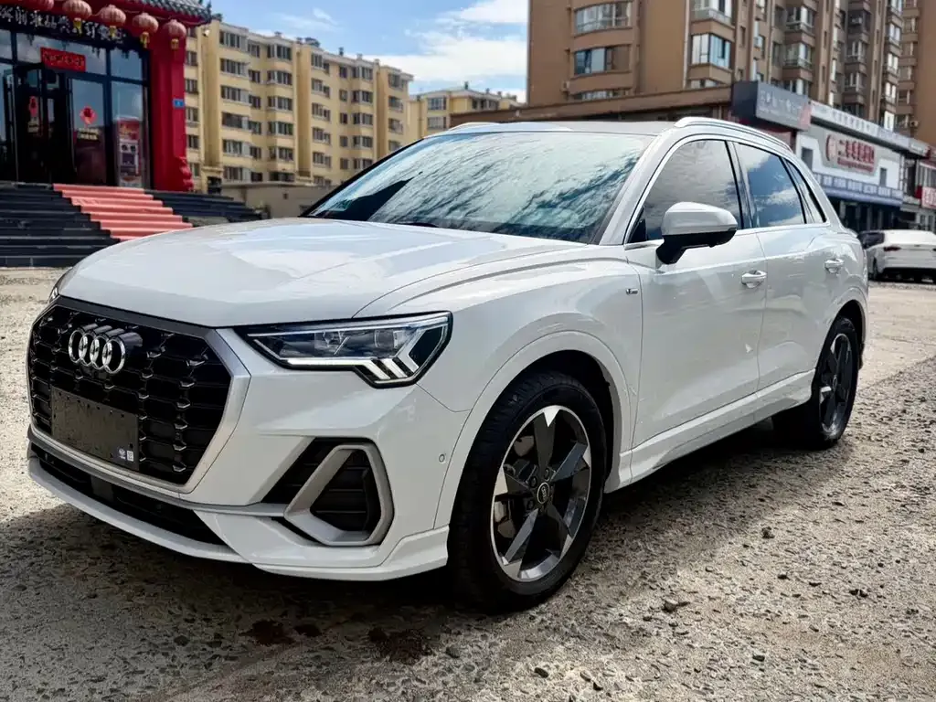 Audi Q3 — фото 1