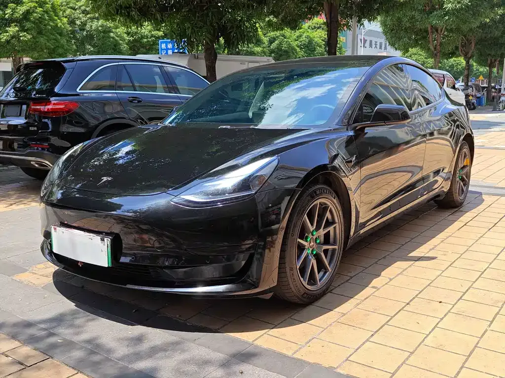 Tesla Model 3 — фото 1