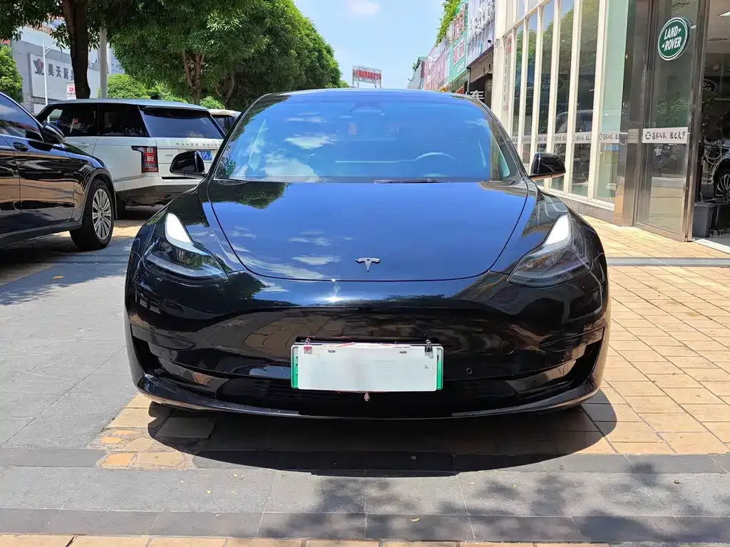 Tesla Model 3 — фото 5