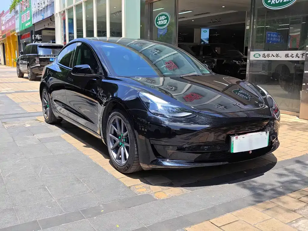 Tesla Model 3 — фото 9