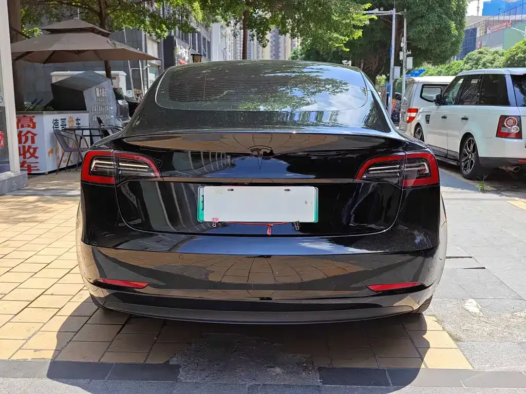 Tesla Model 3 — фото 10