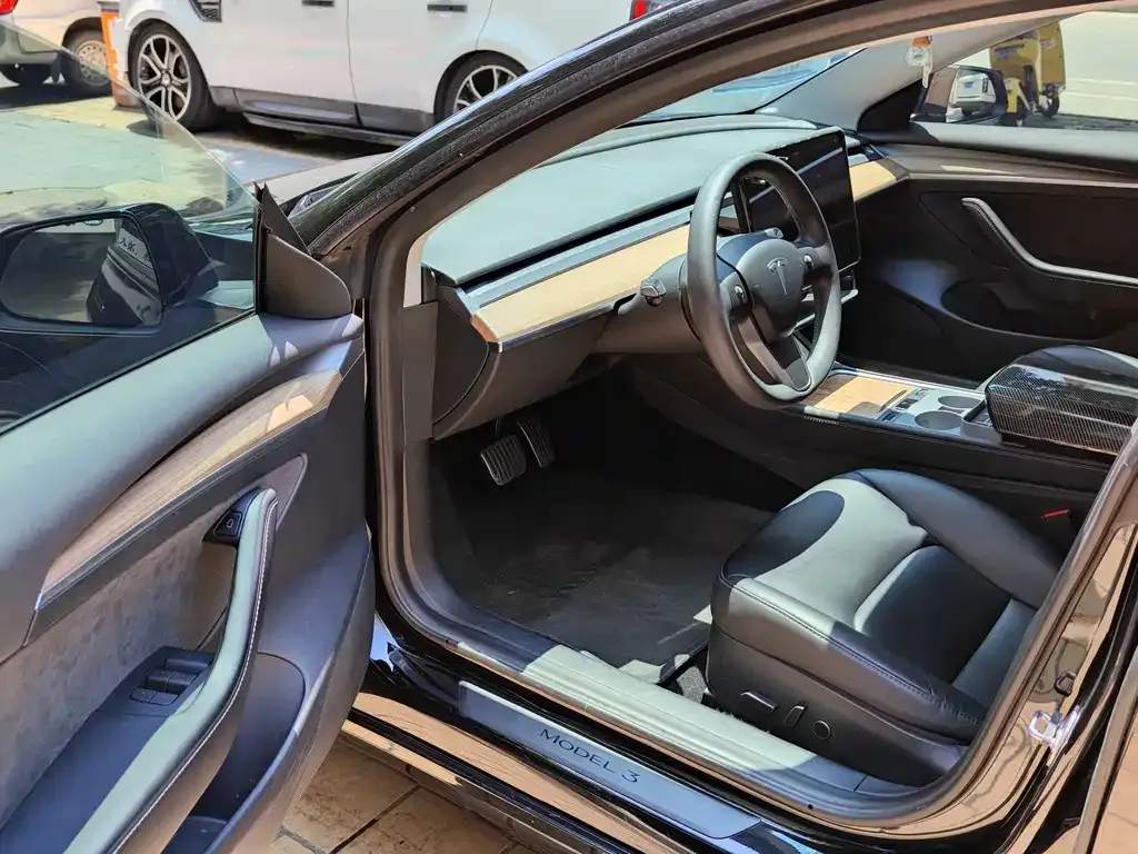 Tesla Model 3 — фото 7