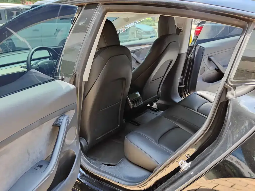 Tesla Model 3 — фото 4