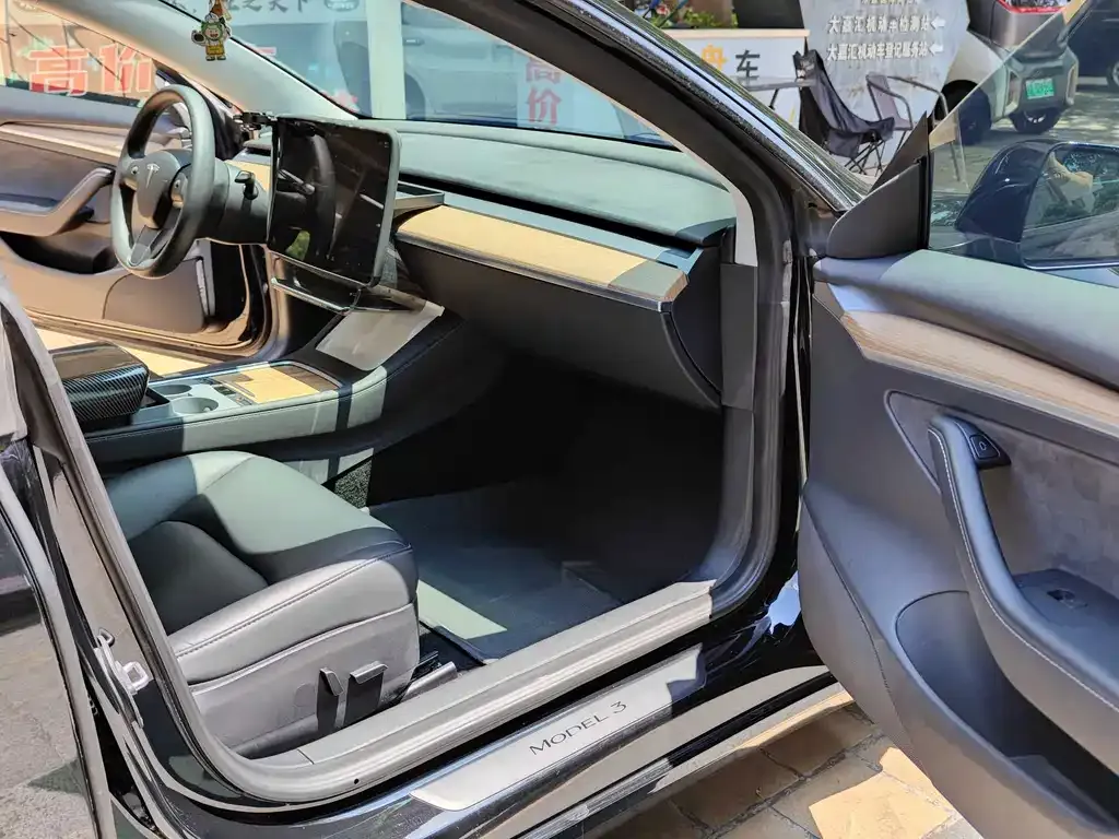 Tesla Model 3 — фото 6