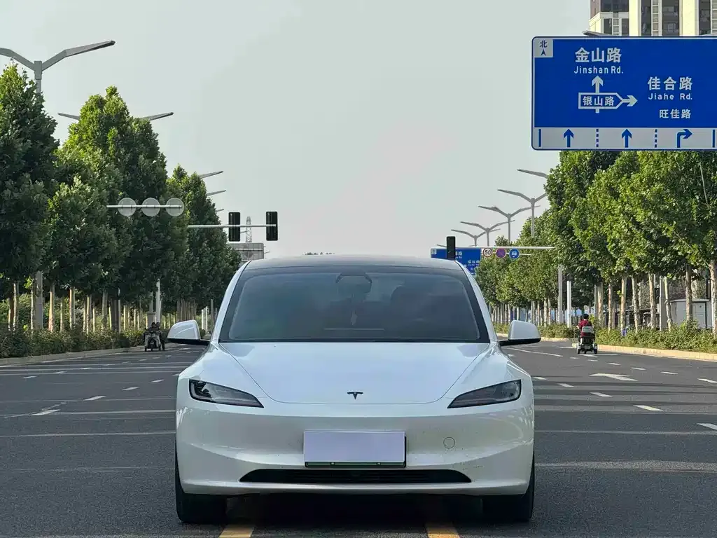 Tesla Model 3 — фото 2