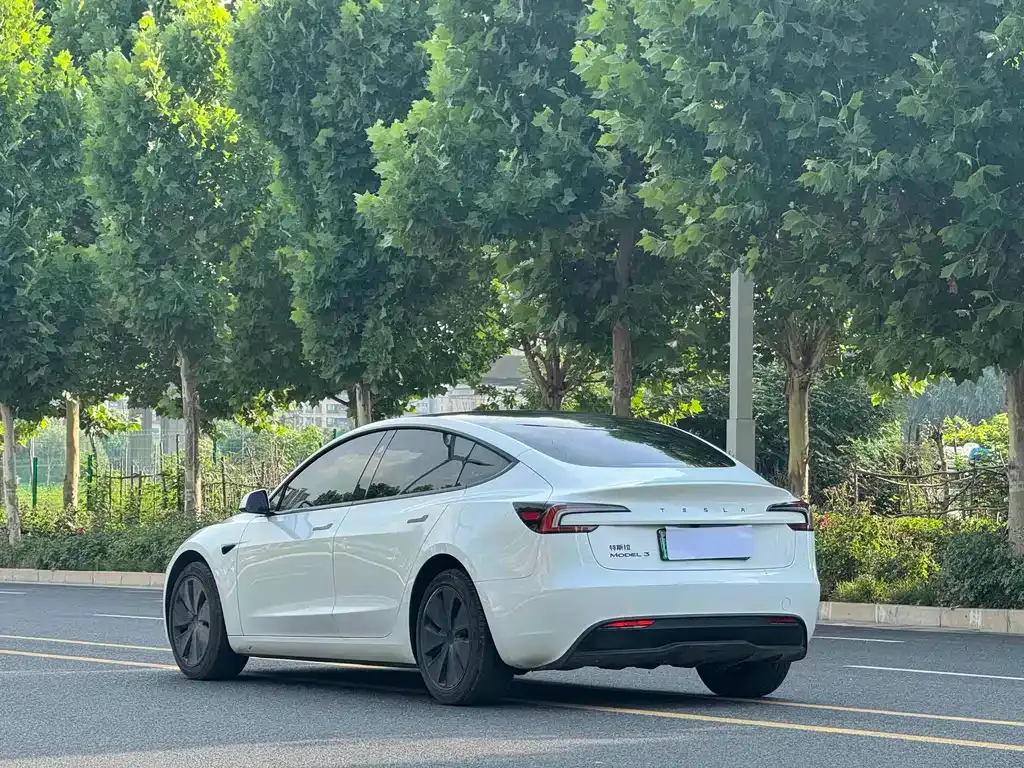 Tesla Model 3 — фото 9