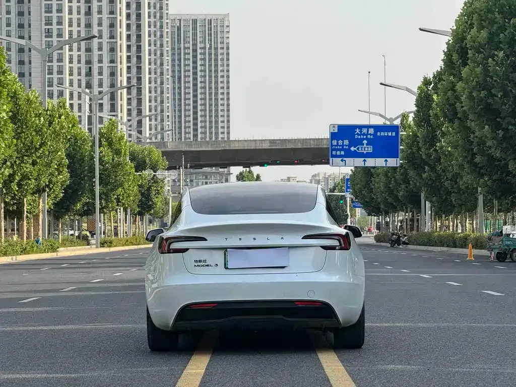 Tesla Model 3 — фото 6