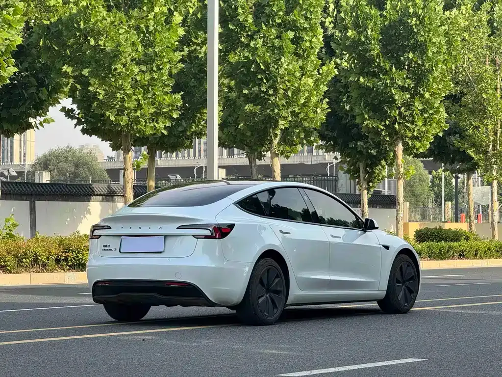 Tesla Model 3 — фото 5
