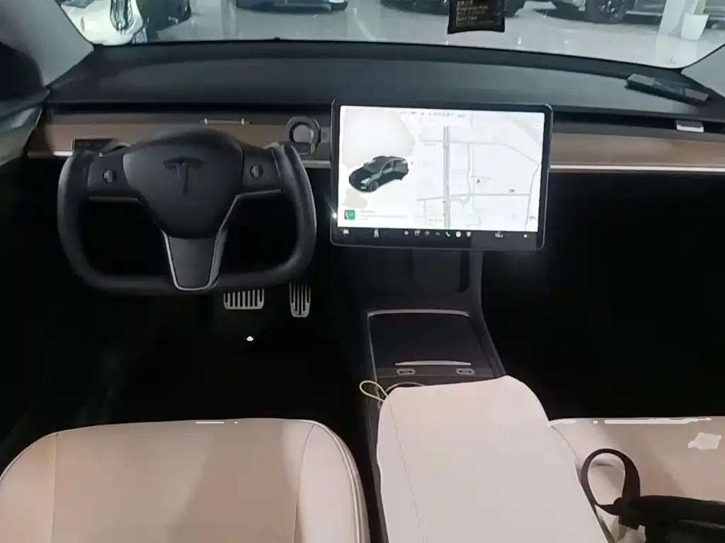 Tesla Model Y — фото 6