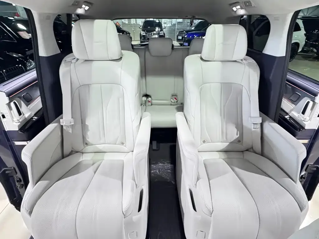 Buick GL8 Hybrid — фото 2
