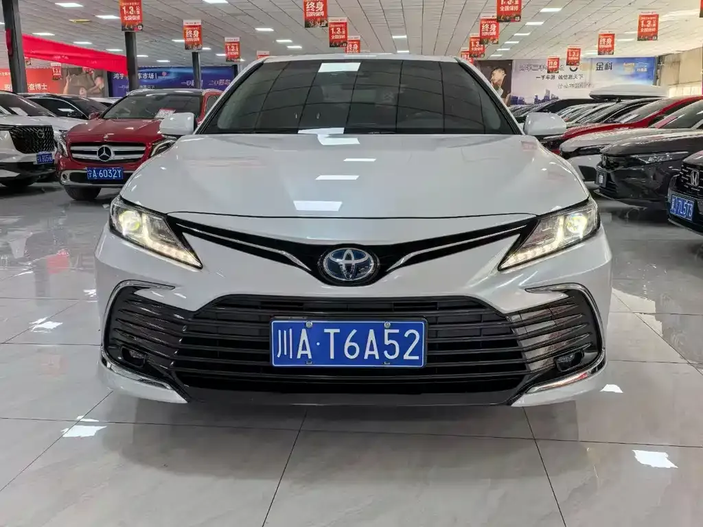 Toyota Camry — фото 5