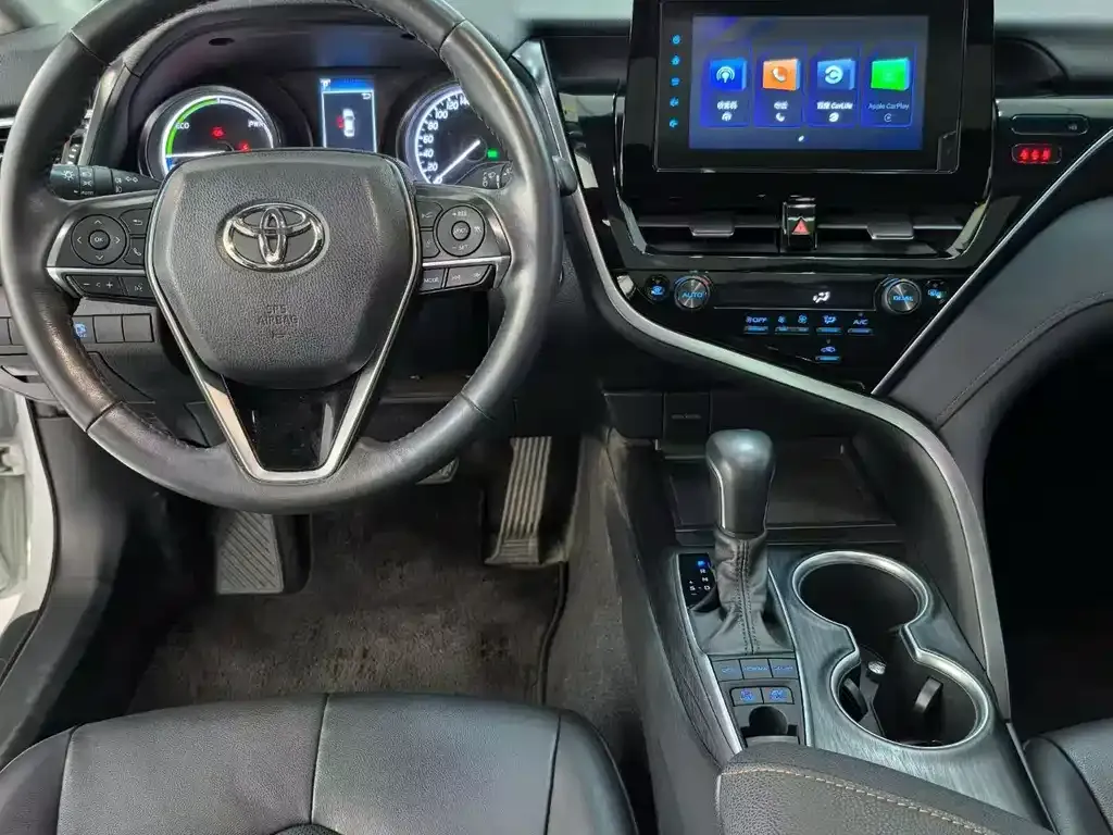 Toyota Camry — фото 3