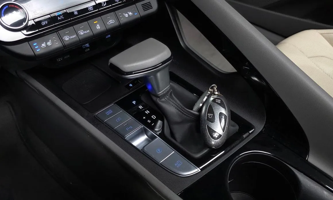 Hyundai AVANTE — фото 9