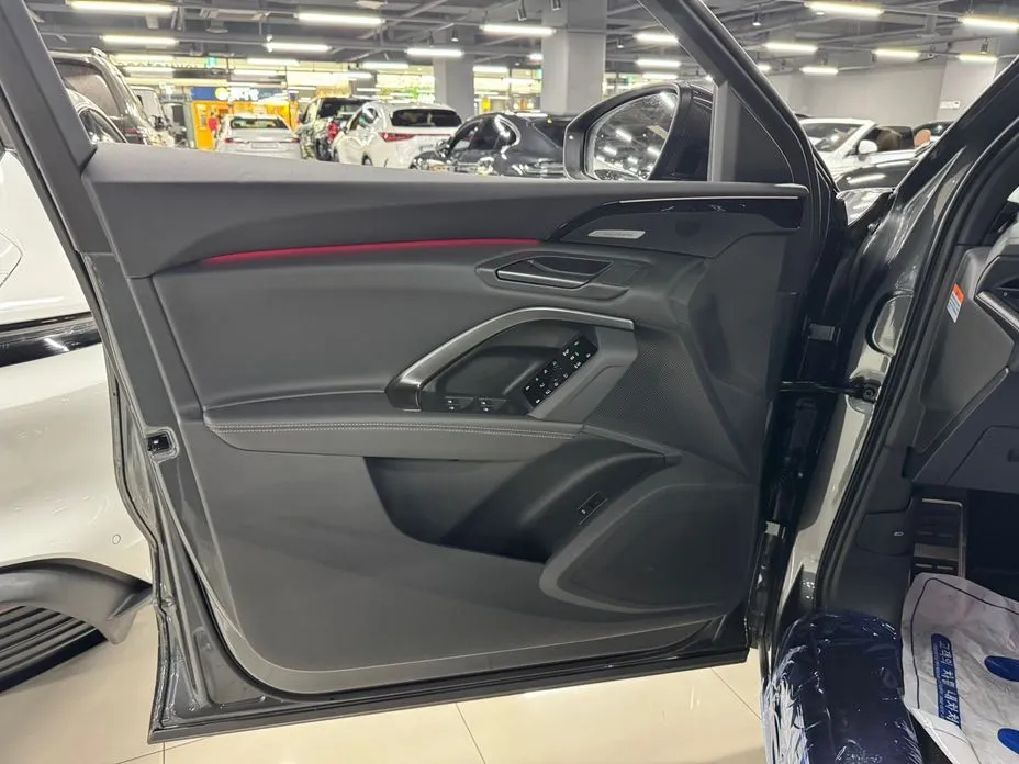 Audi Q5 2025 из KR, фото 8