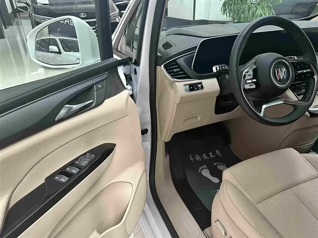 Buick GL8 Hybrid — фото 10