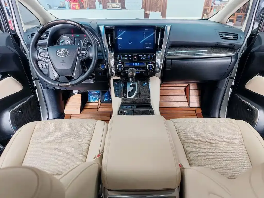 Toyota Alphard — фото 3