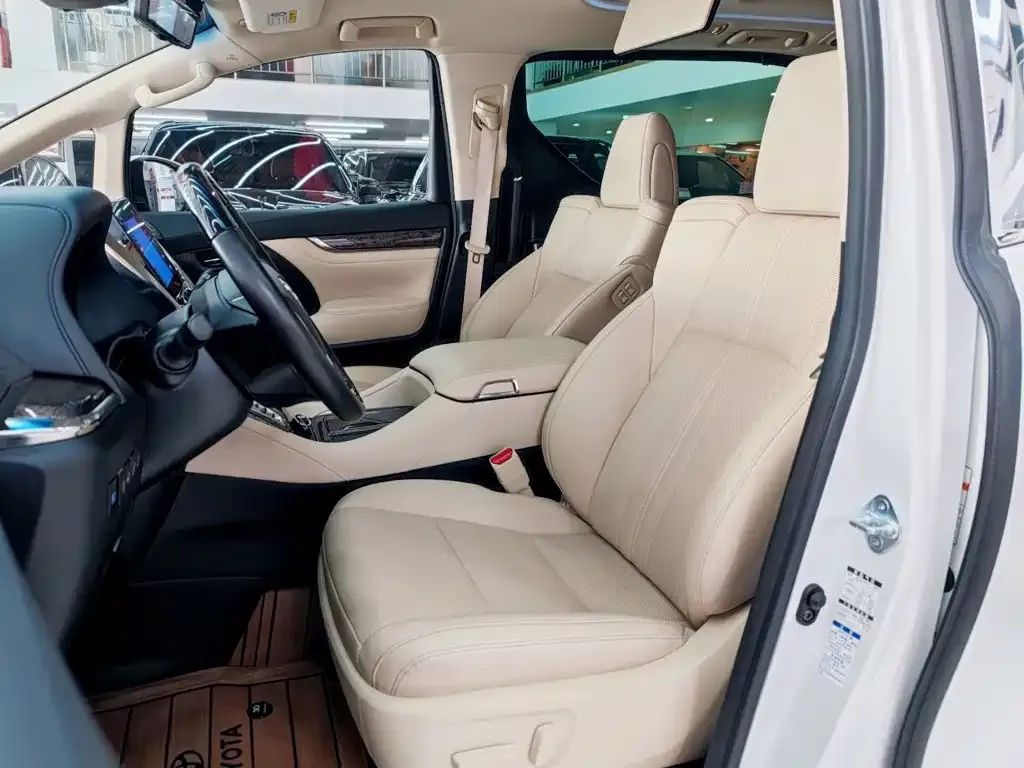 Toyota Alphard — фото 6