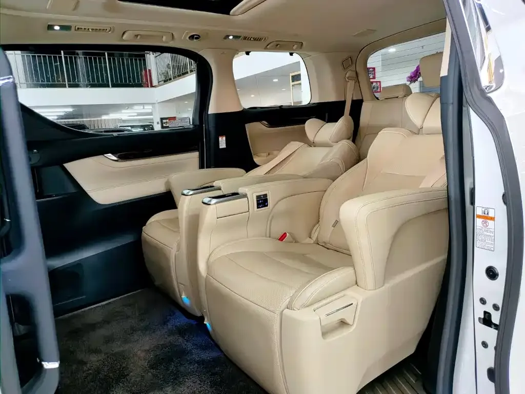 Toyota Alphard — фото 5