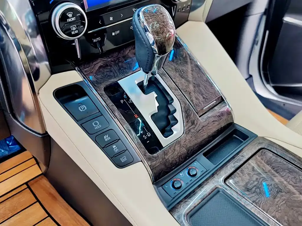Toyota Alphard — фото 7