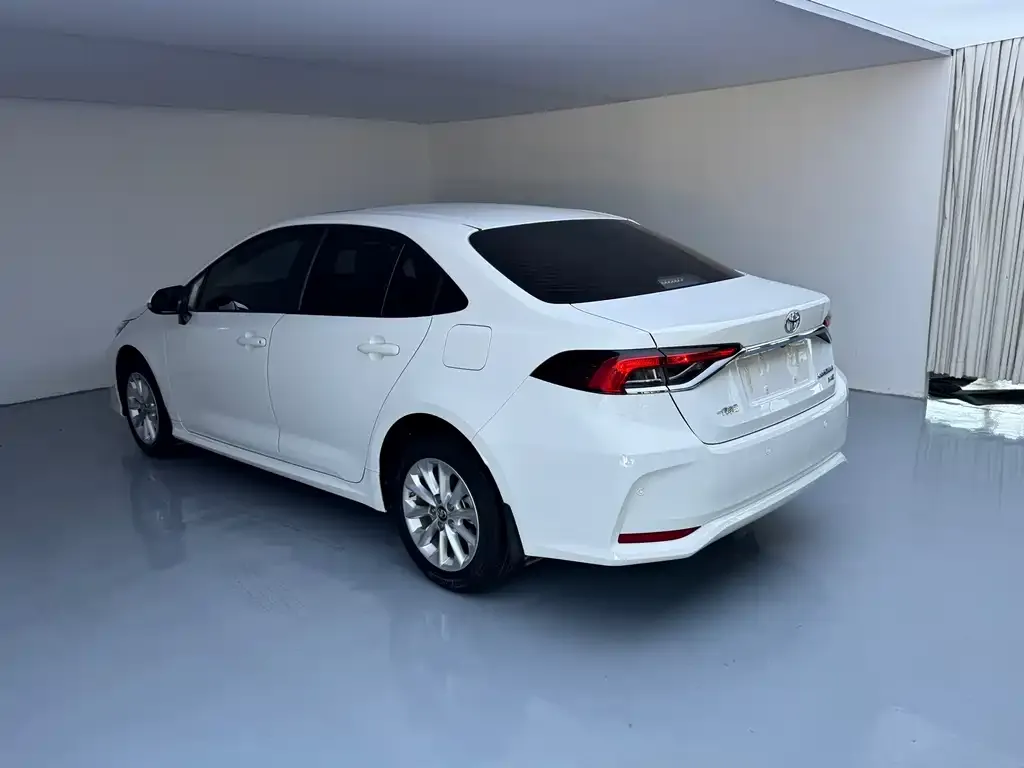 Toyota Corolla — фото 3