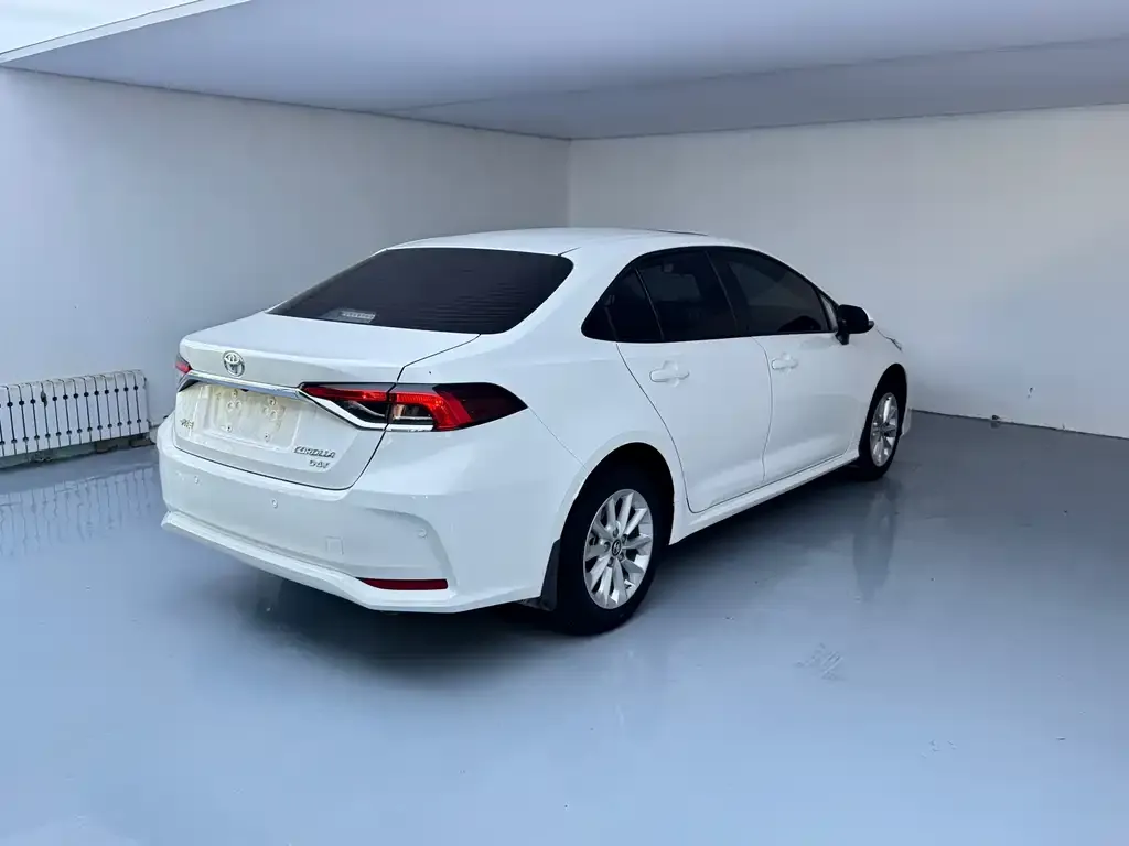 Toyota Corolla — фото 5