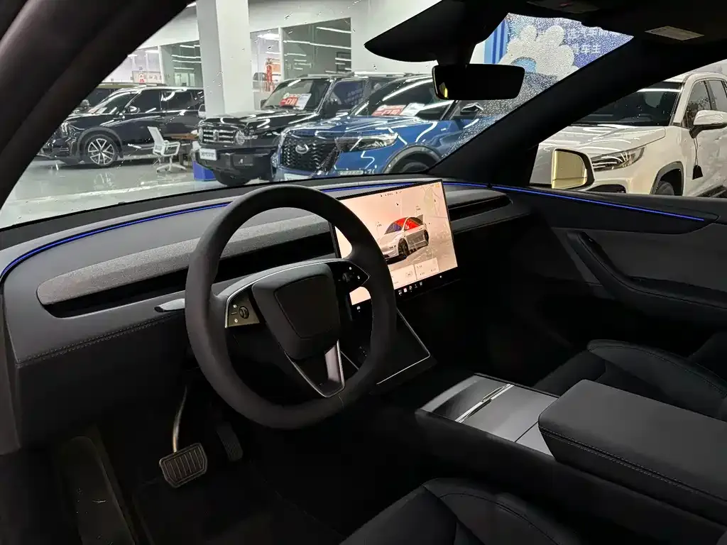 Tesla Model Y — фото 10