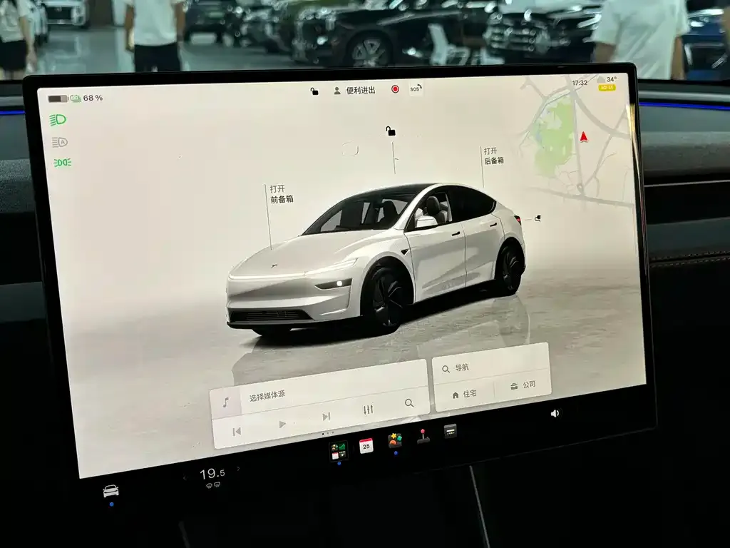 Tesla Model Y — фото 3