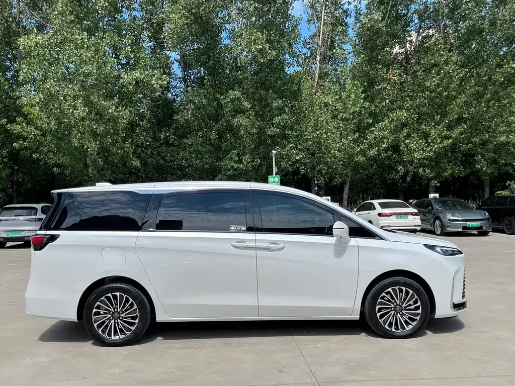 Buick GL8 Hybrid — фото 5