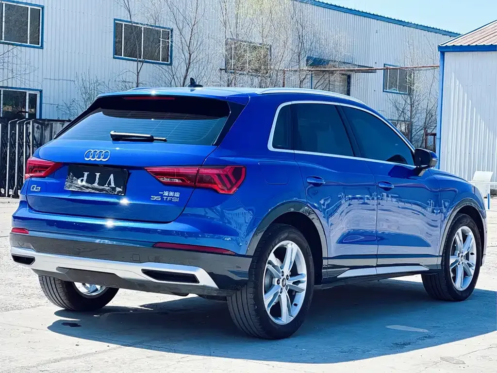 Audi Q3 — фото 10