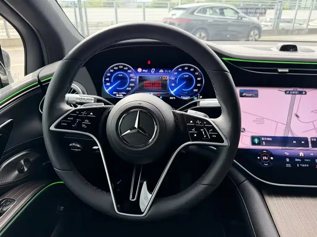 Mercedes-Benz EQS SUV — фото 7