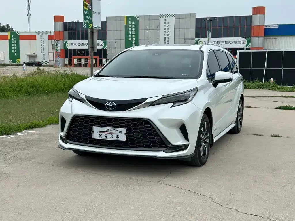 Toyota Granvia — фото 1