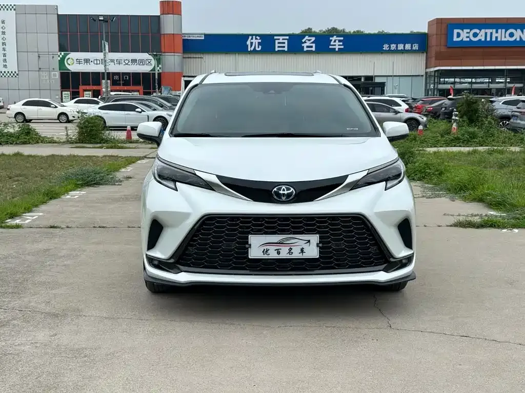 Toyota Granvia — фото 3