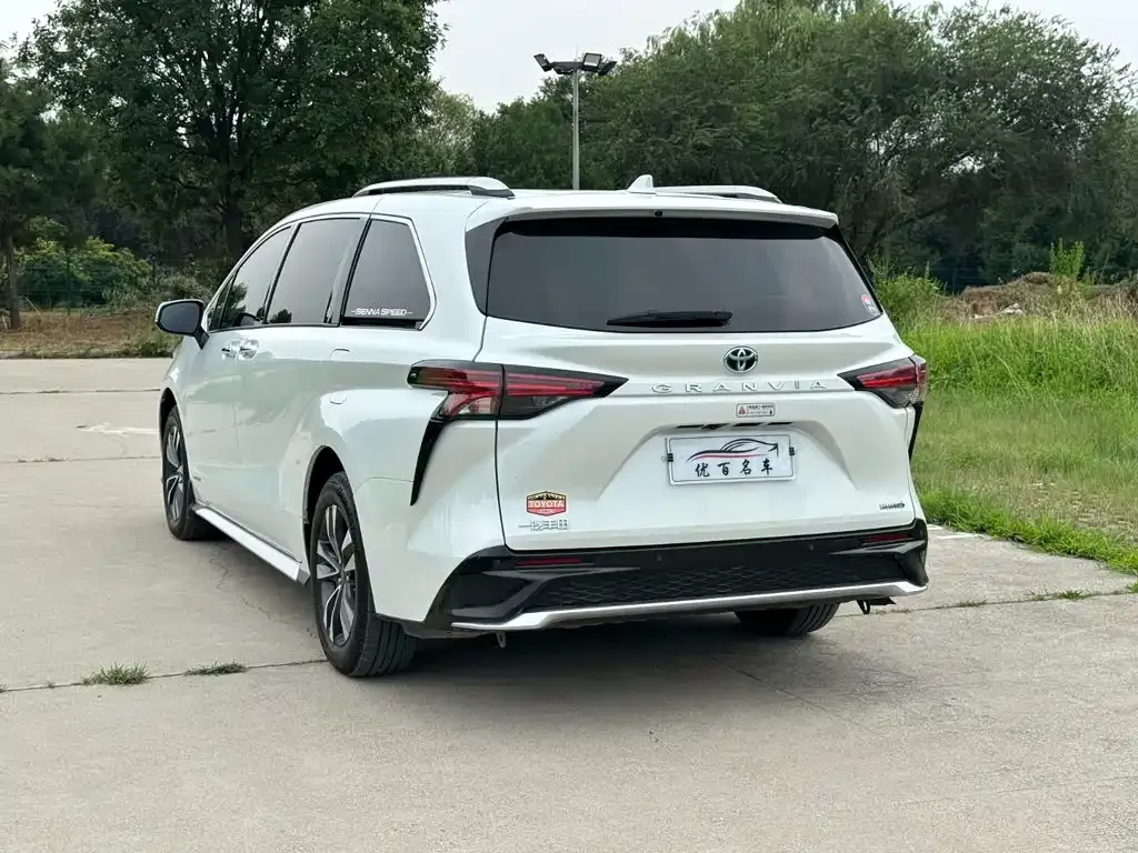 Toyota Granvia — фото 5