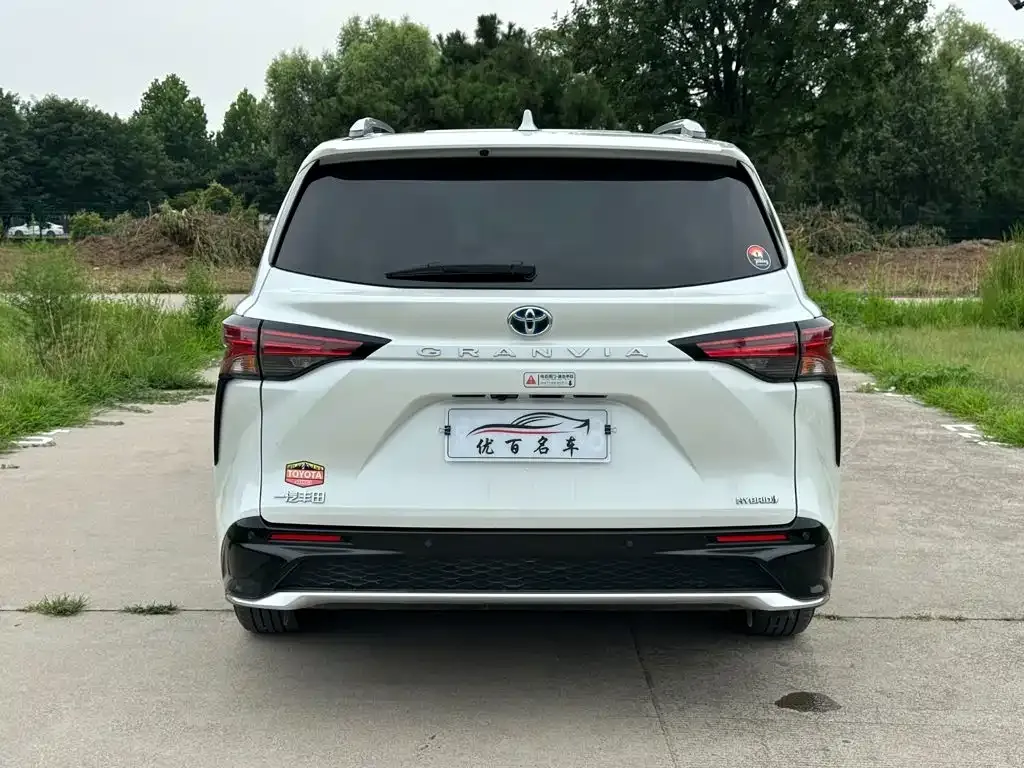 Toyota Granvia — фото 4