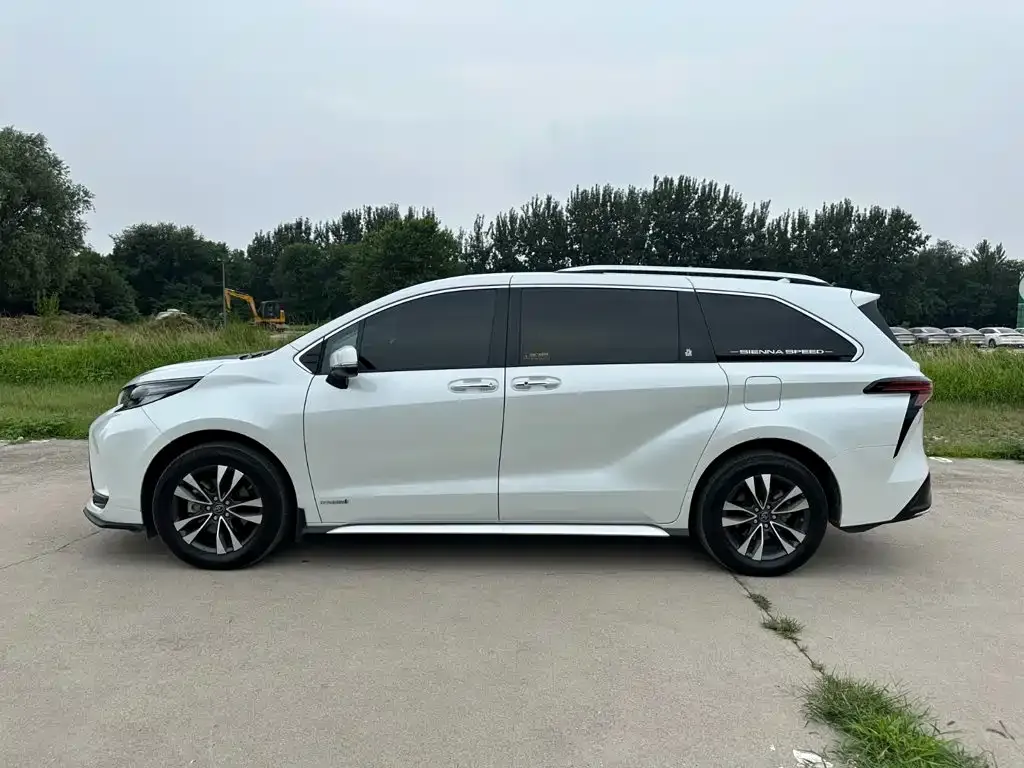Toyota Granvia — фото 2