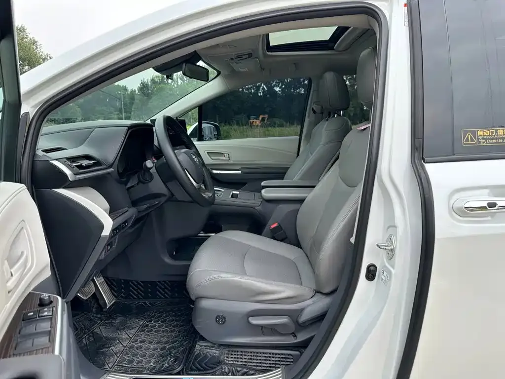 Toyota Granvia — фото 9
