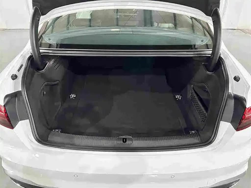 Audi A4L 2024 из CN, фото 5