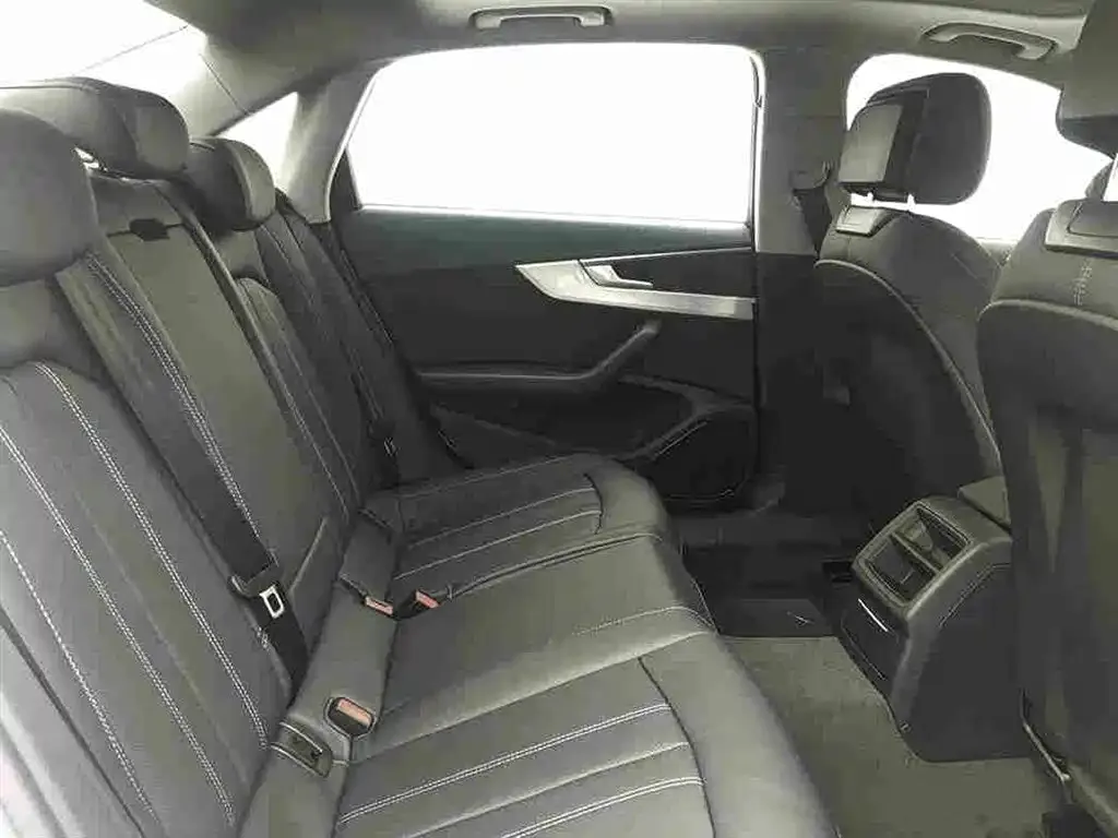 Audi A4L 2024 из CN, фото 6