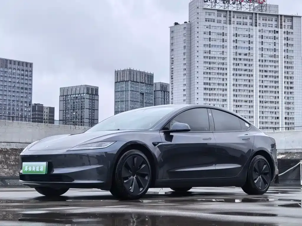 Tesla Model 3 — фото 1
