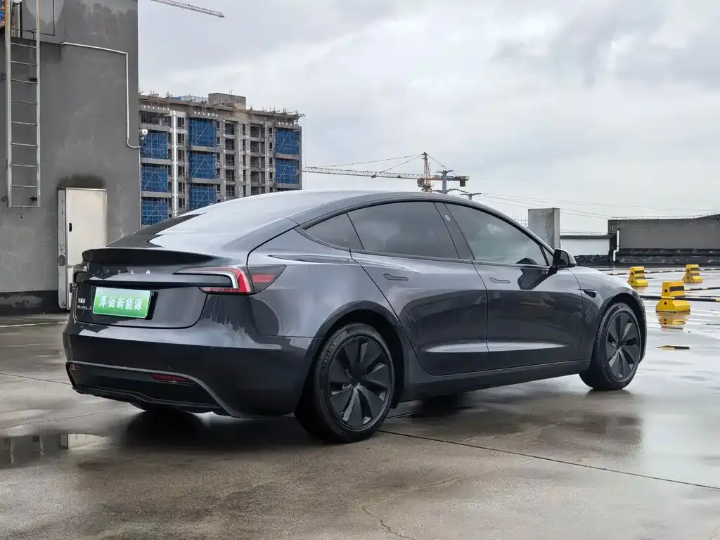 Tesla Model 3 — фото 2