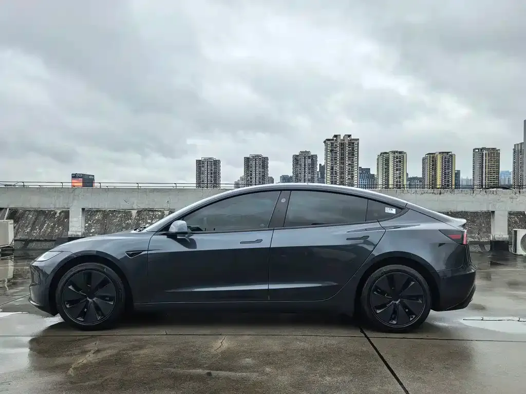 Tesla Model 3 — фото 9