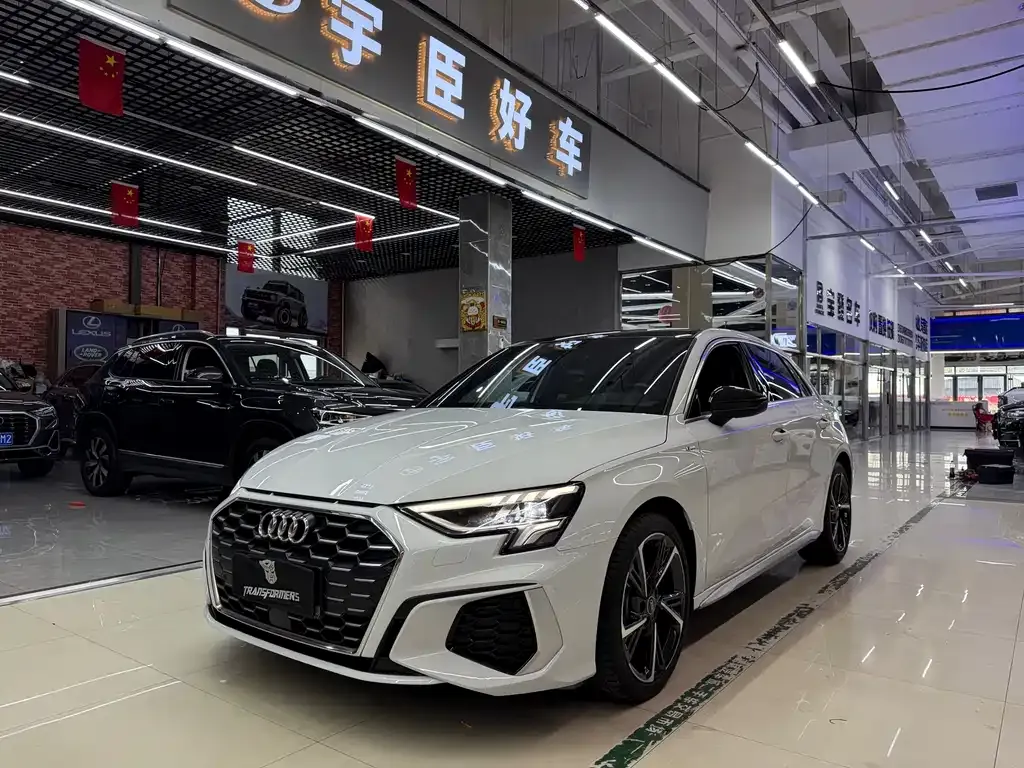 Audi A3 — фото 1