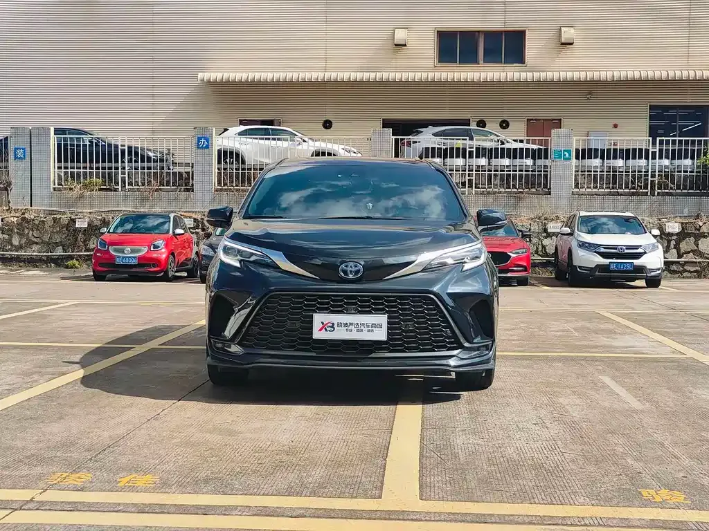 Toyota Granvia — фото 6