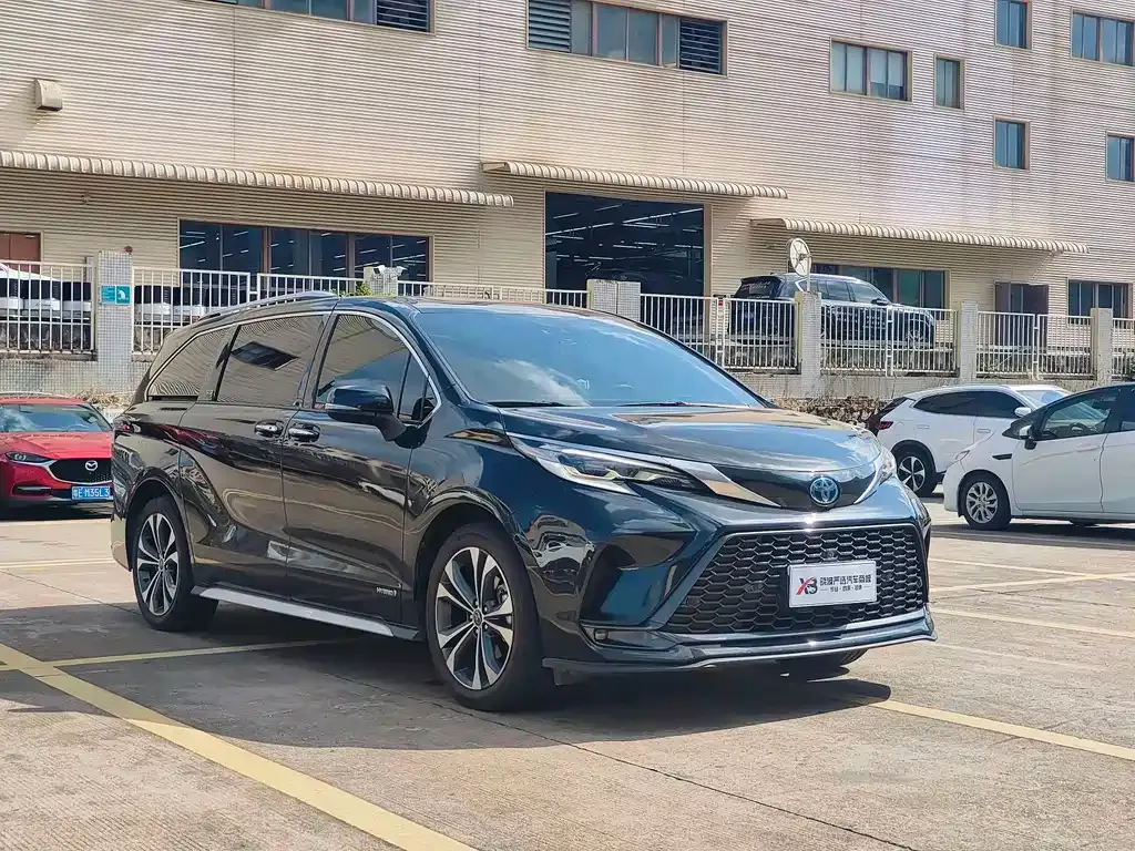 Toyota Granvia — фото 8