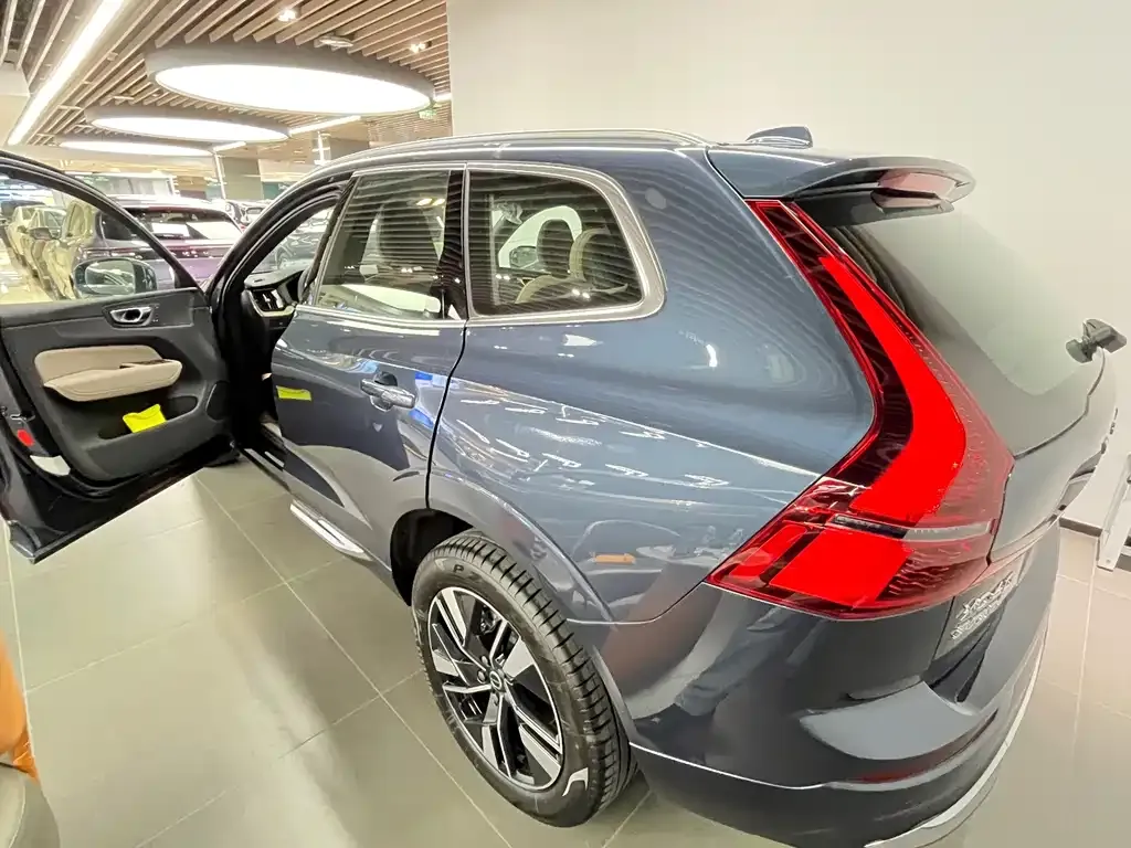 Volvo XC60 — фото 9